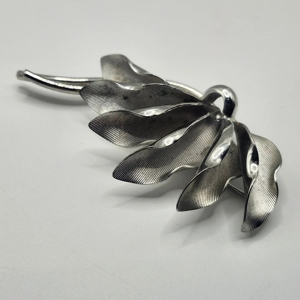 Vintage Silver Tone Textured Leaf Spray‎ Brooch Pin Mid Century Modern Design